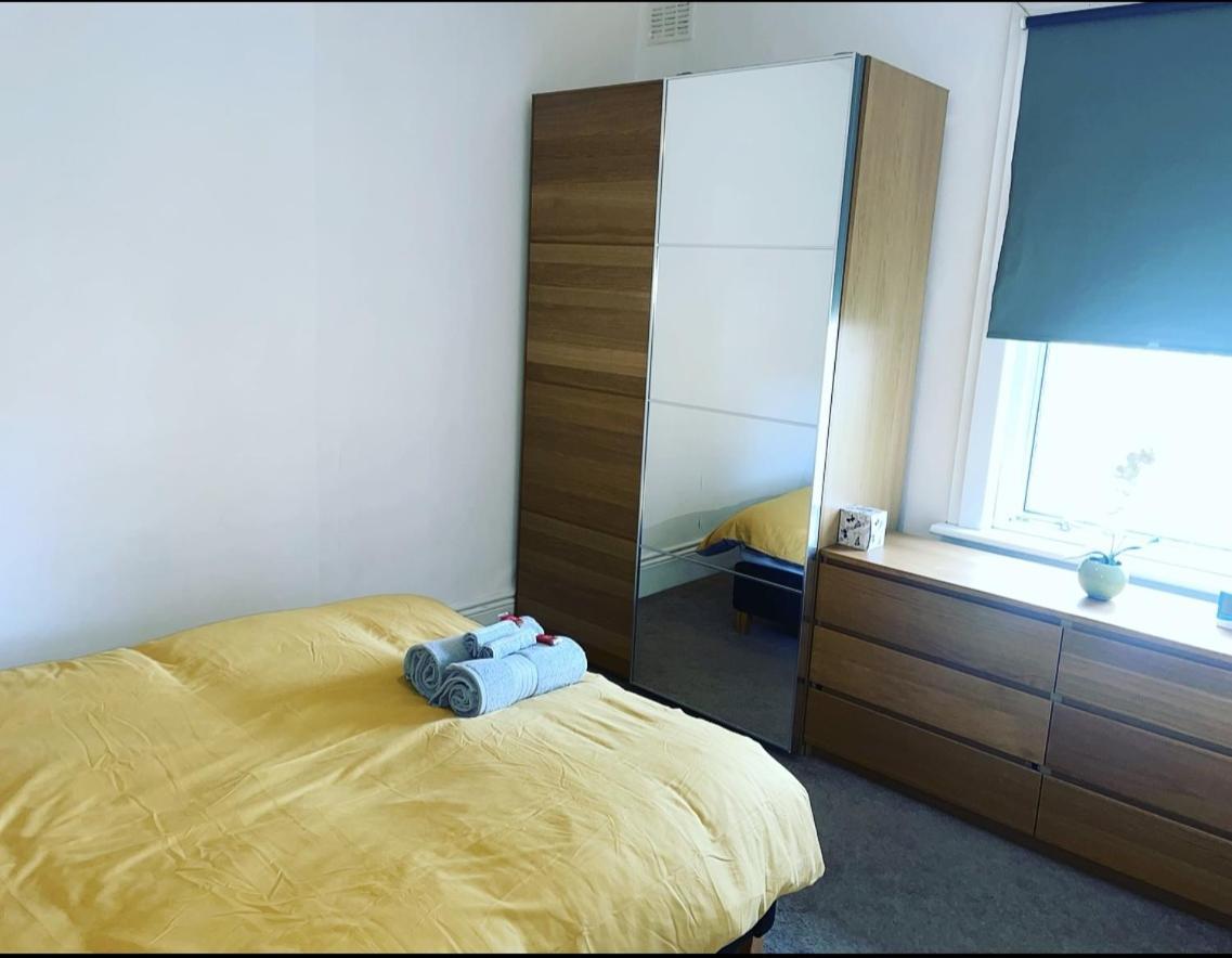 Luxury 1-Bed Apartment With Stunning City Views Perfect For Short Stays In London Exterior photo