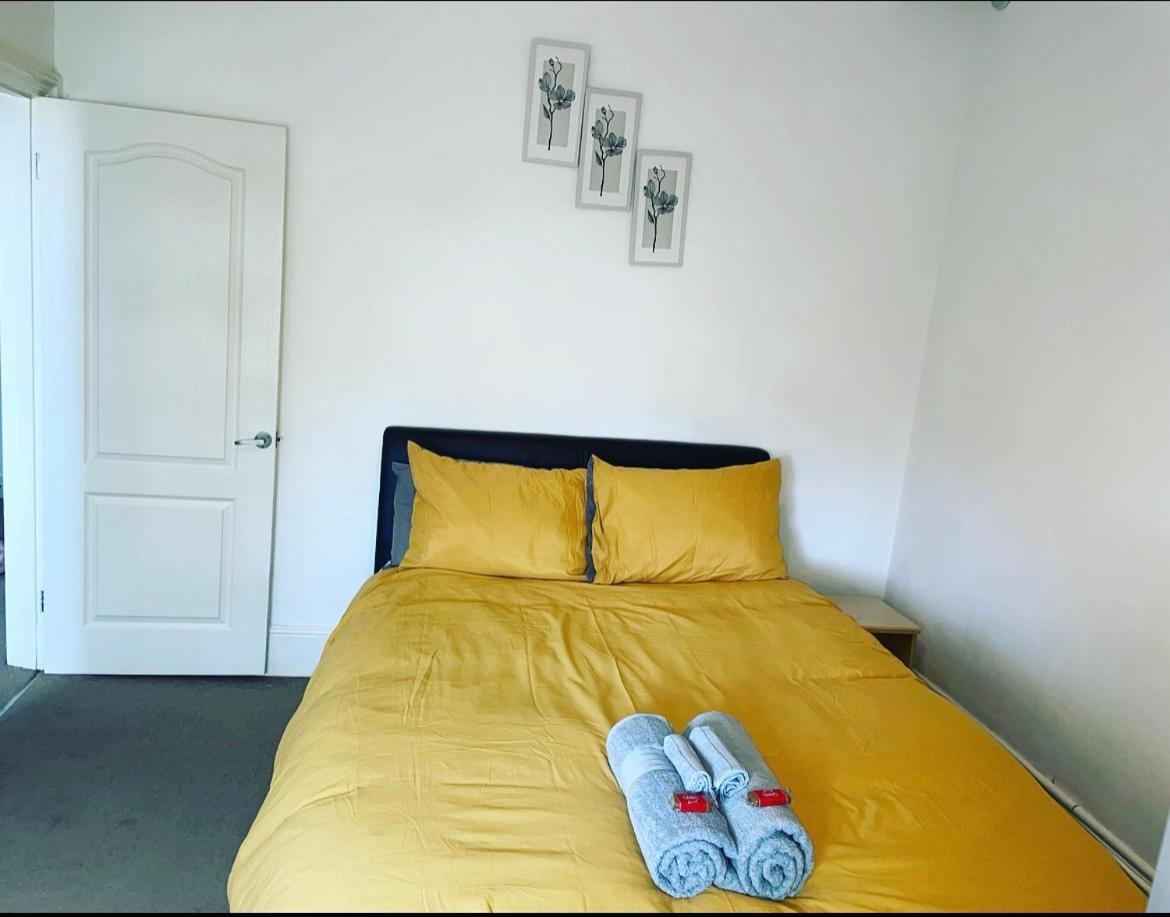 Luxury 1-Bed Apartment With Stunning City Views Perfect For Short Stays In London Exterior photo