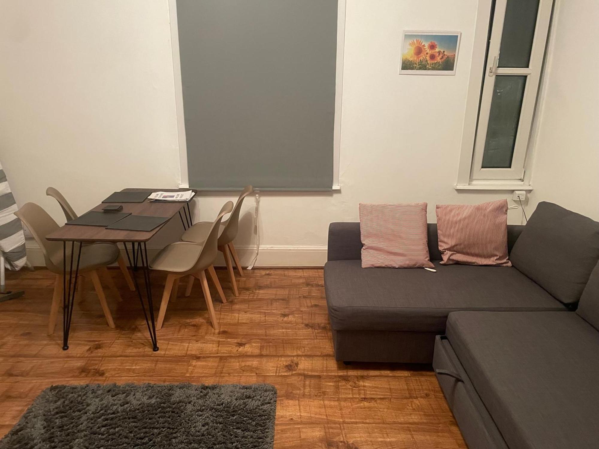 Luxury 1-Bed Apartment With Stunning City Views Perfect For Short Stays In London Exterior photo
