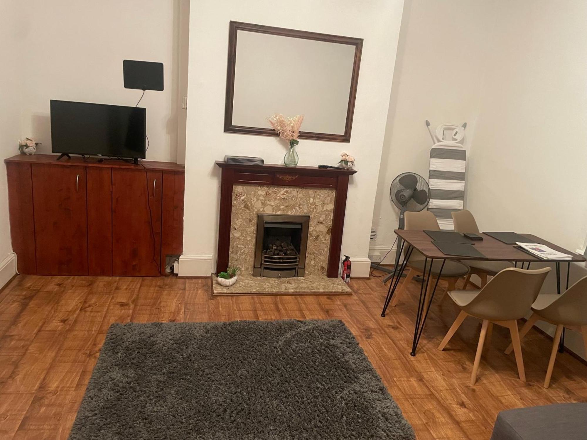 Luxury 1-Bed Apartment With Stunning City Views Perfect For Short Stays In London Exterior photo